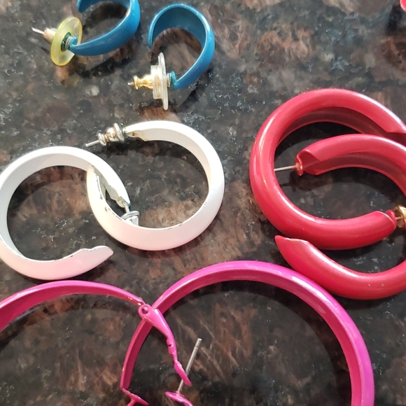 Lot of 9 pairs of mostly vintage earrings - Picture 2 of 3